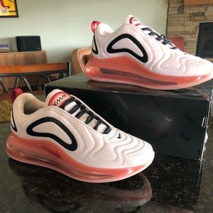 Women’s Nike Air 720, 9.5